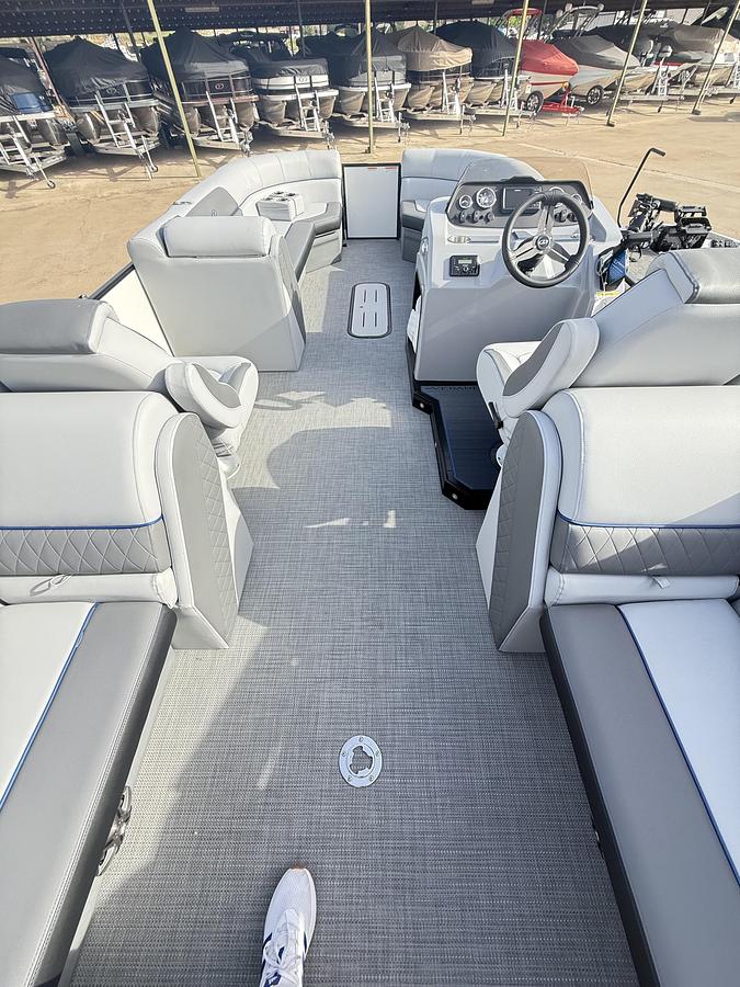 2025 Veranda VS22RC Tri-Toon