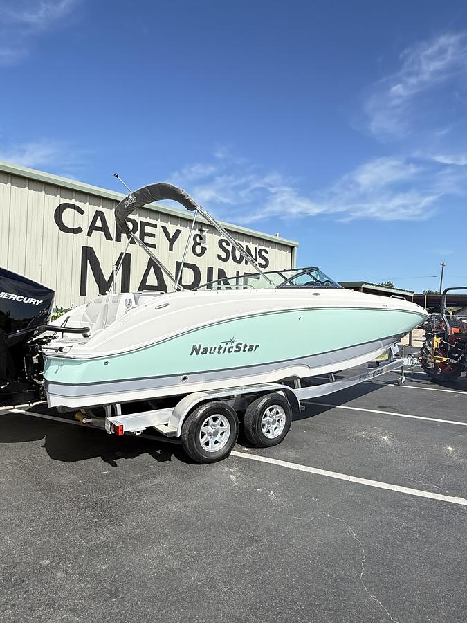 2023 NauticStar 243 DC