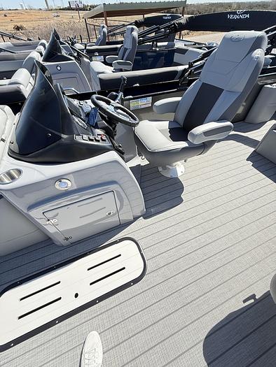 2025 Veranda VR22VLC Tri-Toon