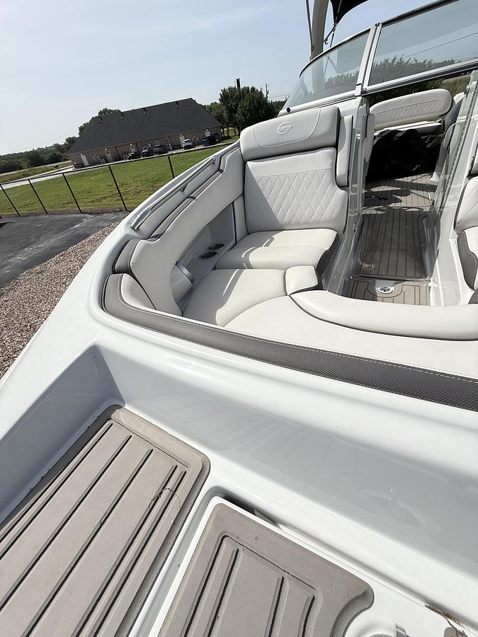 Used 2022 Crownline E255