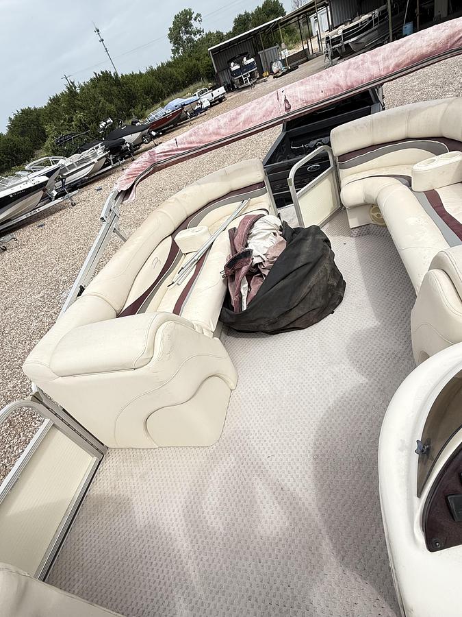 Used 2005 BENNINGTON 2275RL