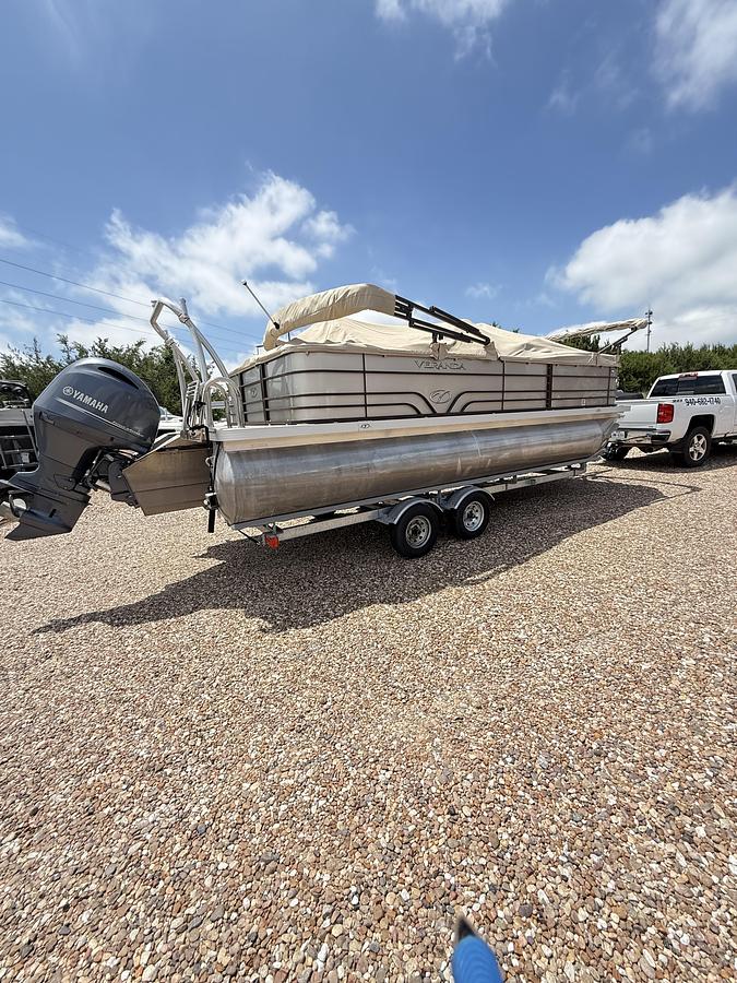 Used 2018 Veranda VR22RC Tri-Toon - XL PACKAGE