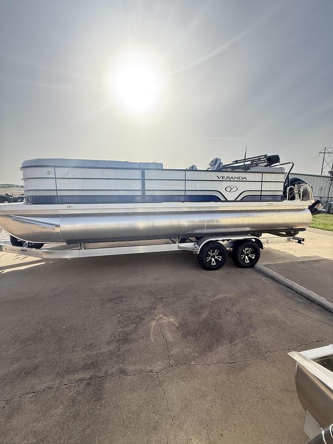 2025 Veranda VS22RC Tri-Toon
