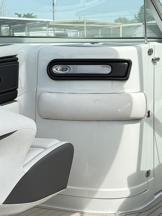 Used 2022 Crownline E255