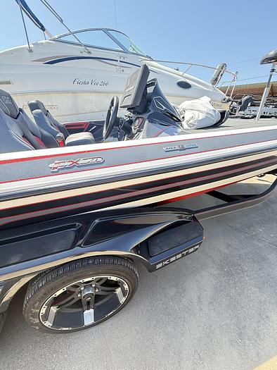 Used SUPER CLEAN 1 OWNER 2019 SKEETER FX 21 APEX