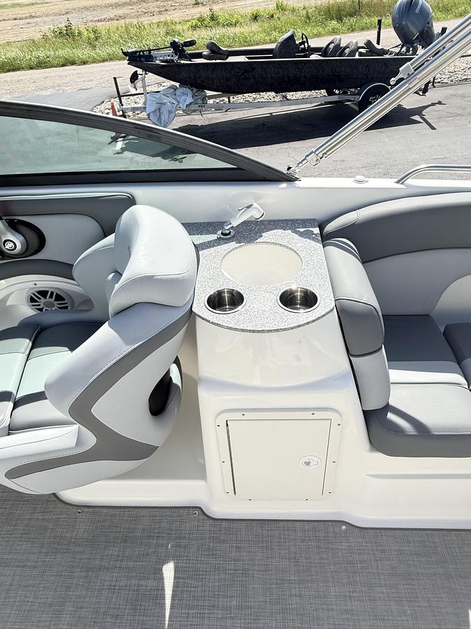 2023 NauticStar 243 DC
