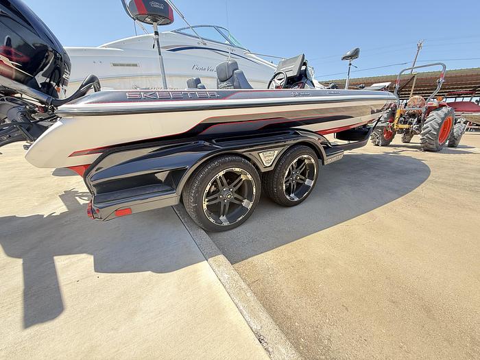 Used SUPER CLEAN 1 OWNER 2019 SKEETER FX 21 APEX