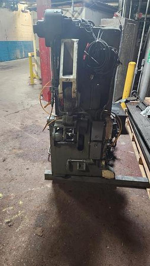 Used Harris Seybold CJH-S 85" Guillotine Cutter