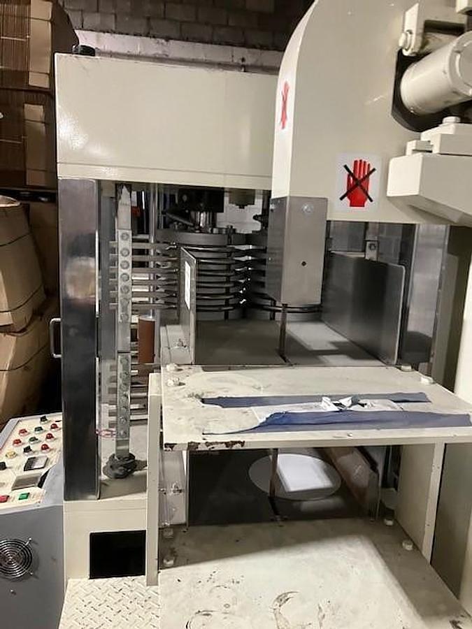 Used 16.5" Hero 1/8 Fold Dinner Napkin Folder