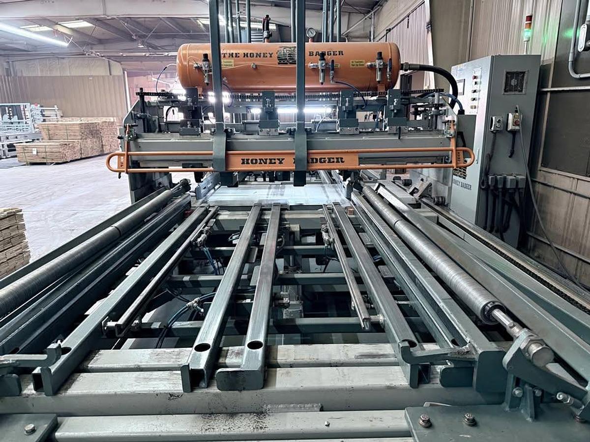 Used Viper Honey Badger HB100 Automated Pallet Nailing Machine – High-Speed Pallet Production
