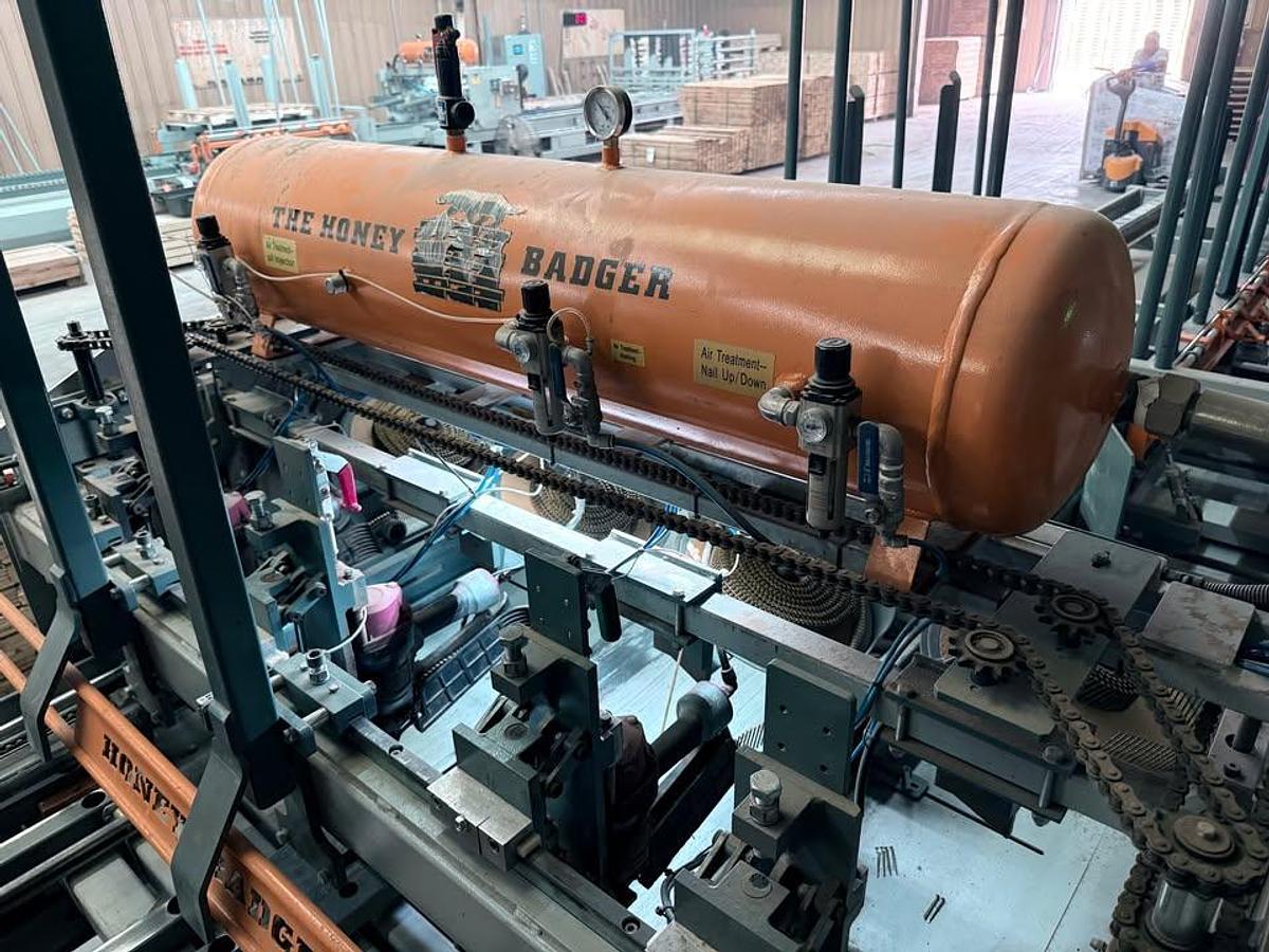 Used Viper Honey Badger HB100 Automated Pallet Nailing Machine – High-Speed Pallet Production