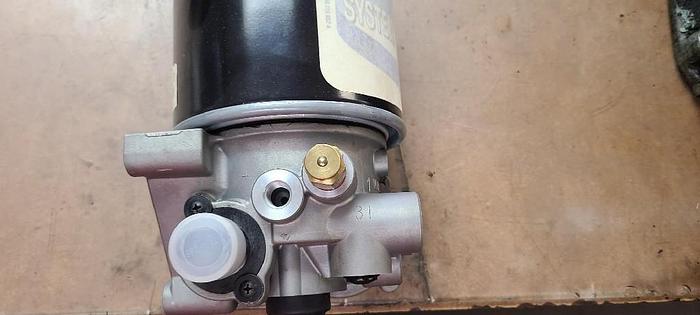 Used NEW SURPLUS MERITOR WABCO S4324130240 AIR DRYER