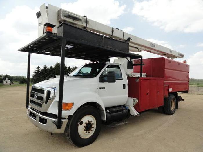 Used 2011 versalift V0270E