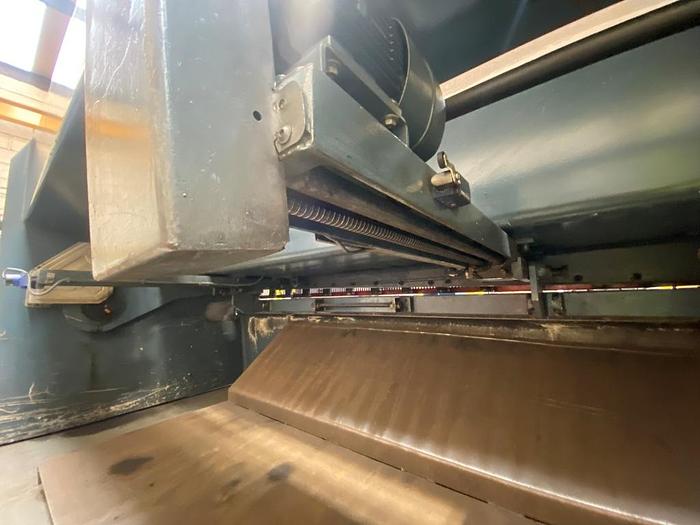 Used 2006 Durma SB3013 Guillotine Shears