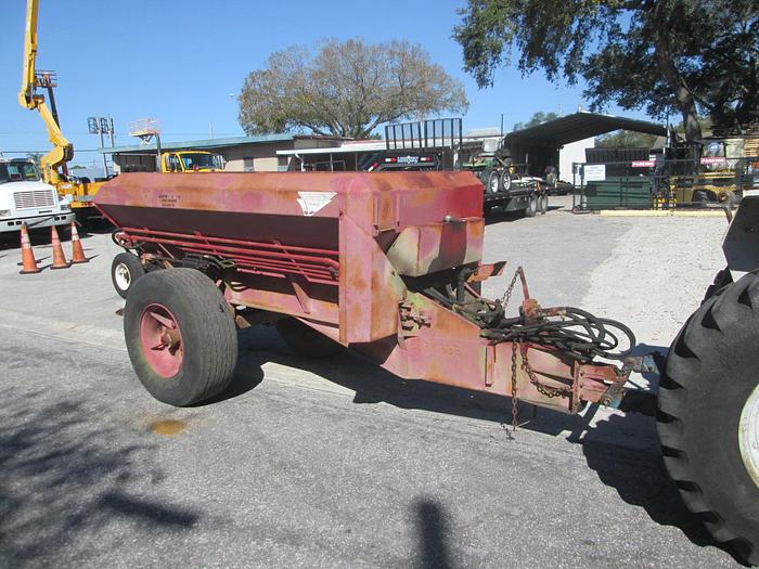 Used Conibear 5 Ton Fertilizer Spreader