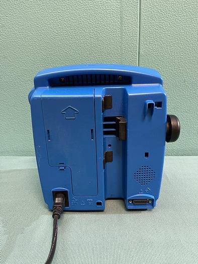 Used GE DINAMAP Pro 400V2 Patientenmonitor mit Schlauch und Blutdruckmanschette