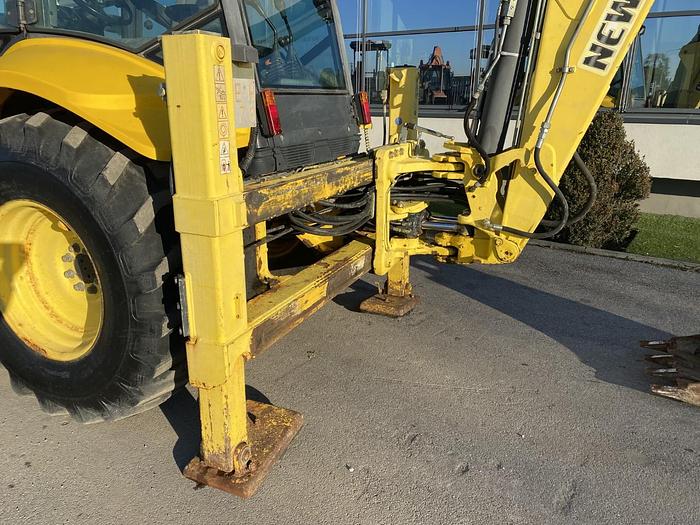 Usato 2006 NEW HOLLAND LB110 B 4PT