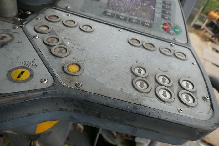 Used 2009 VOGELE SUPER 1803-2