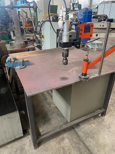 Usato Maschiatrice a braccio pneumatica LARIO