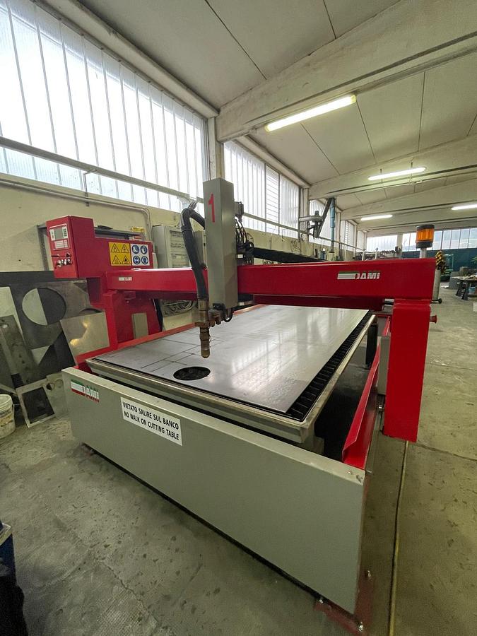 Usato PLASMA CONTROLLO NUMERICO DAMI ITALO 1530