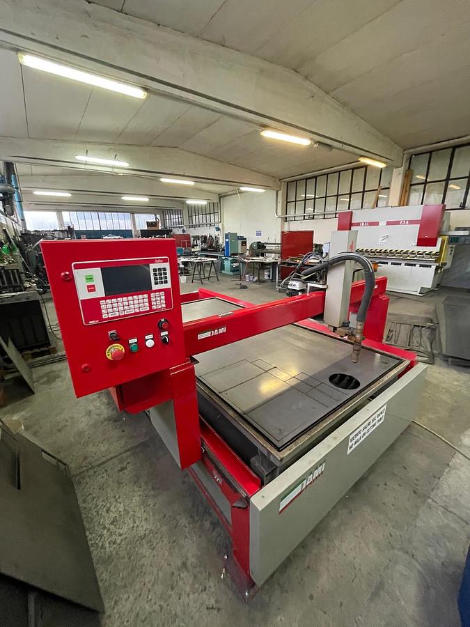 Usato PLASMA CONTROLLO NUMERICO DAMI ITALO 1530