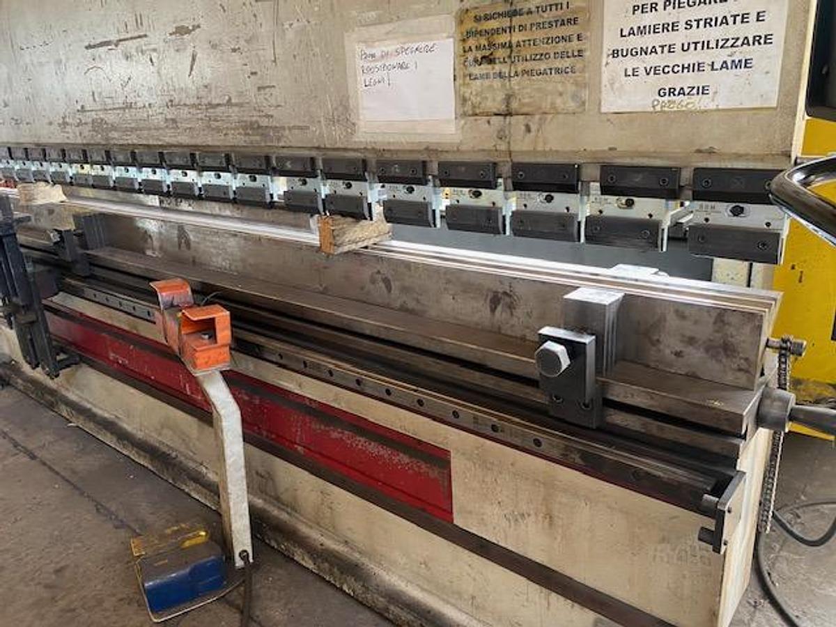 Usato PIEGATRICE IDRAULICA IMAL