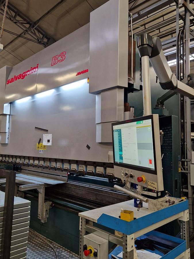 Usato PRESSA PIEGATRICE SALVAGNINI