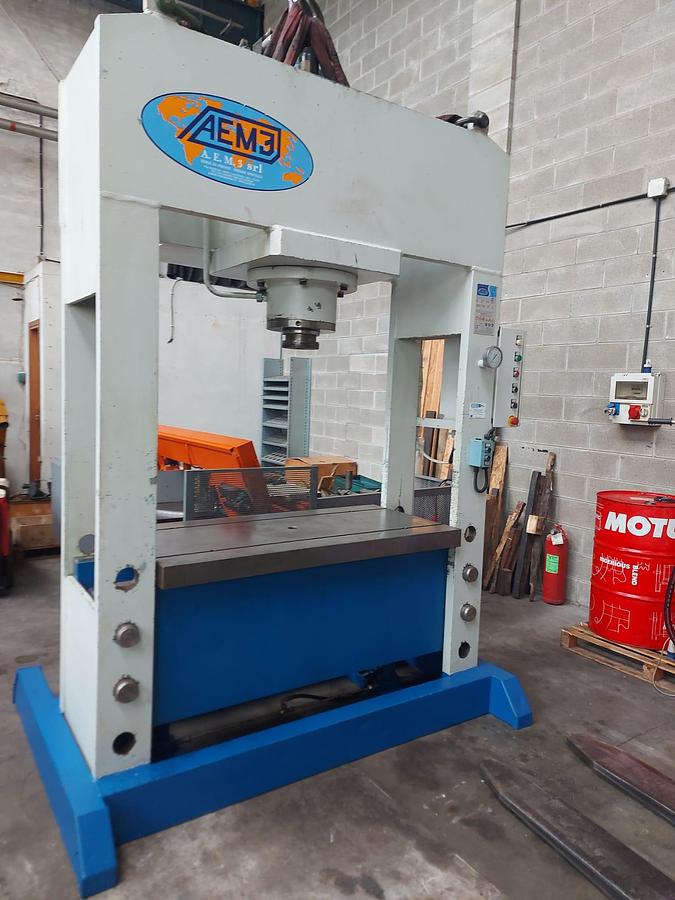 Usato PRESSA IDRAULICA AEM3 200Ton.