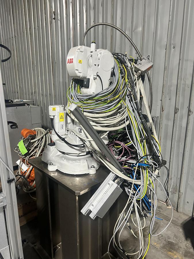 Used 2019 ROBOT - ABB IRB 140