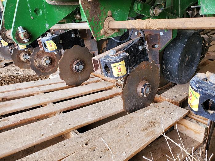 Used 12R22 John Deere 1730 MaxEmerge Plus Planter w/ Precision Meters