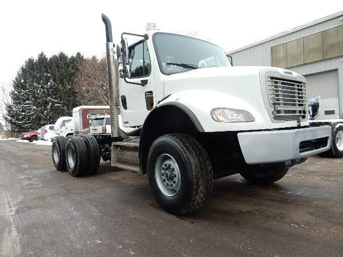 Used 2009 Freightliner M2-112V