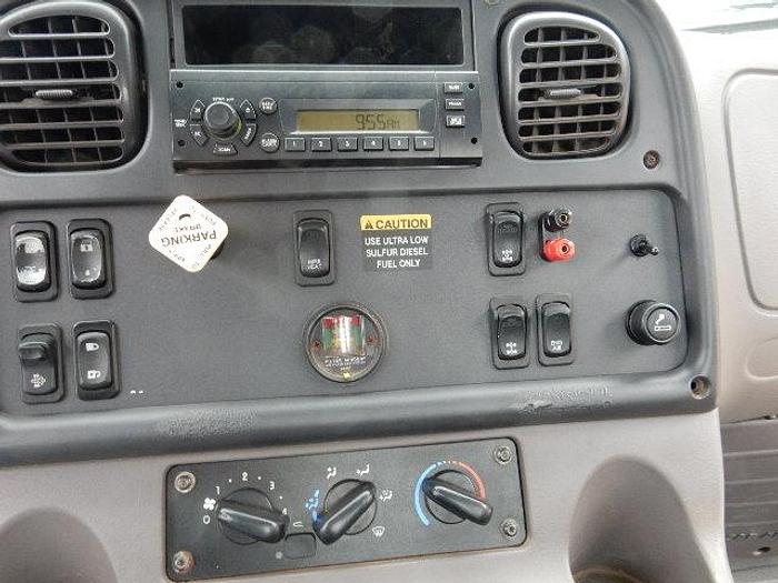 Used 2009 Freightliner M2-112V