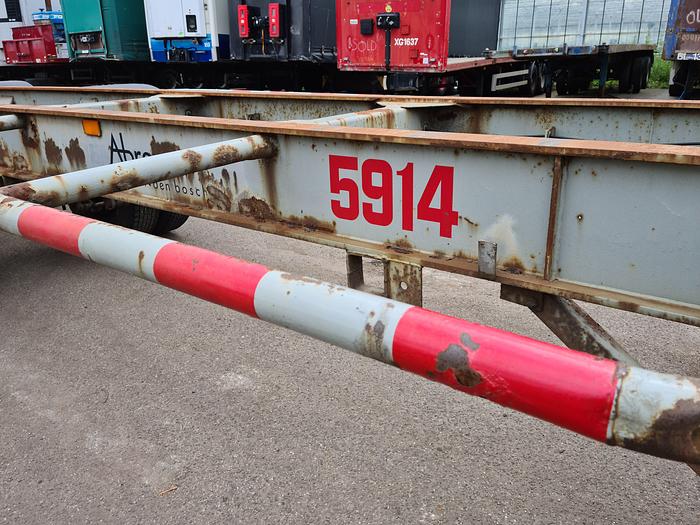 Used 1980 2 axle gooseneck container chassis  steel suspension drum brakes freuhauf