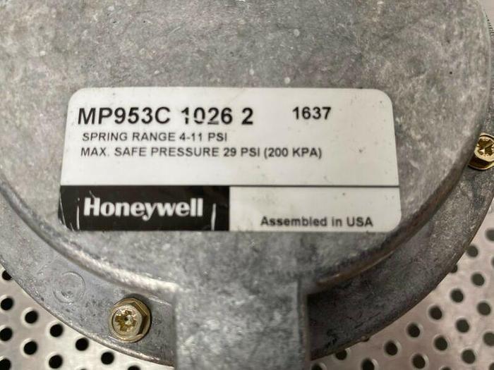 Used Honeywell MP953C 1026 2 Pneumatic Valve Actuator Spring Range 4 to 11 PSI