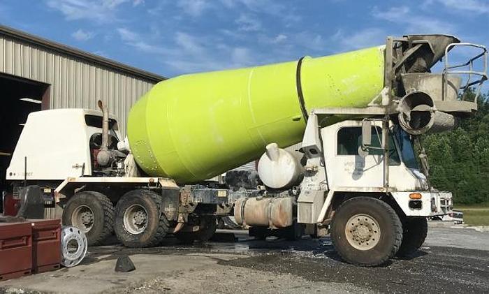 Used 2008 Oshkosh Tandem Axle Mixer Truck