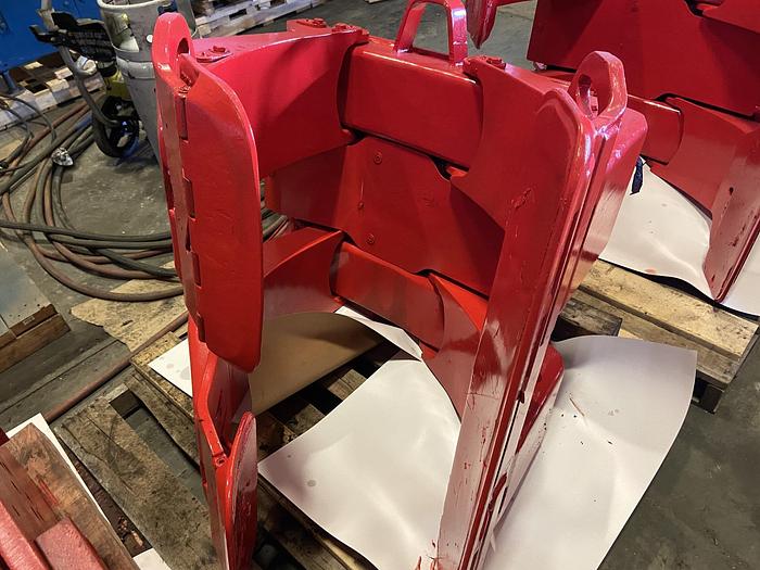 Used 51" BOLZONI ROLL CLAMP MODEL ARC-60-1051PS MFG. 2013 PENDING - JA