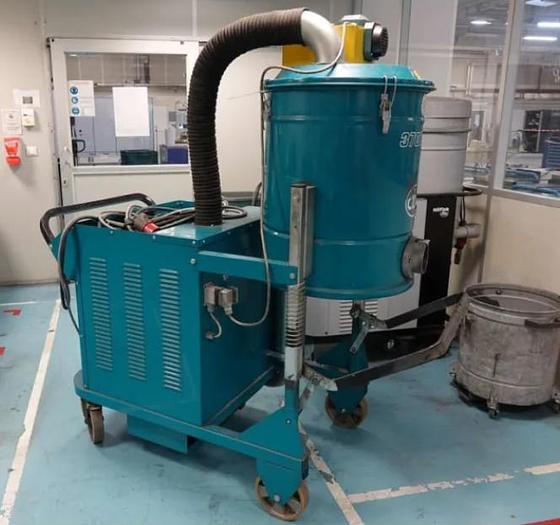 Used INDUSTRIAL VACUM CLEANER NILFISK 