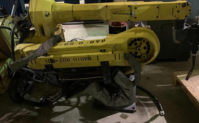 Used FANUC ARCMATE 120iC/10L 6 AXIS CNC MIG WELDING ROBOT WITH R30iA CONTROLLER