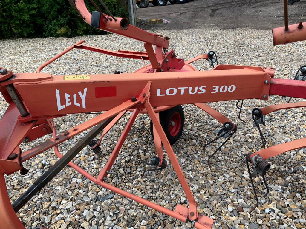 Used Lely Lotus 300 Tedder Rake