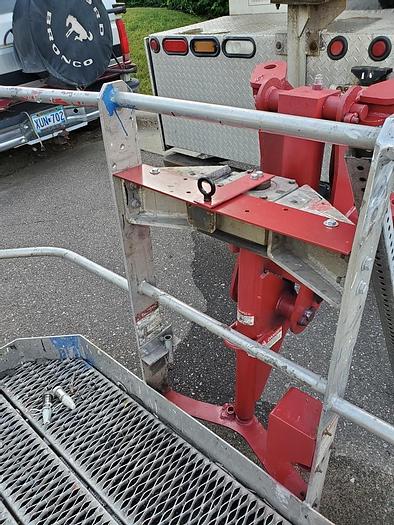 Used 2001 Ford F750 Terex BT3400 Crane Truck - M74771