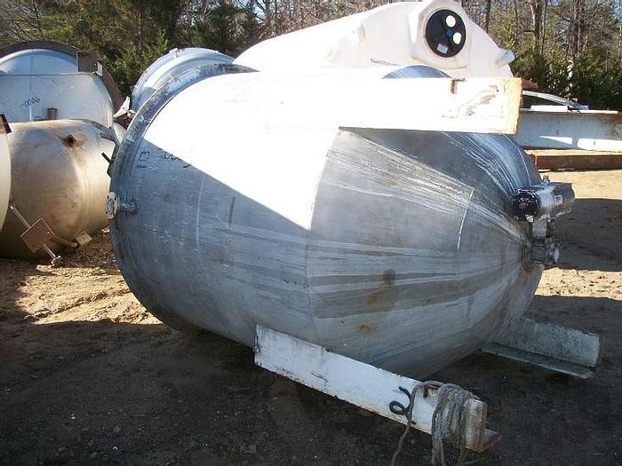 Used Used approximately 800 gallon stainless steel vertical mix tank
