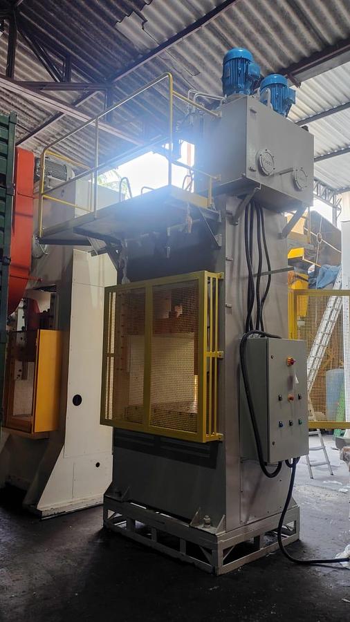 Usado Prensa Hidraulica Farex 200 ton tipo H