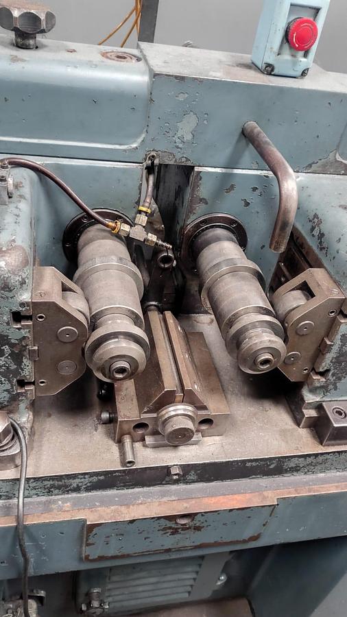 Usado Laminadora de Rosca Grob de 30 tons RM 54