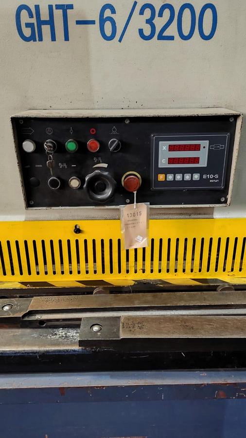 Usado Guilhotina Hidráulica Total GHT-6/3200 CNC
