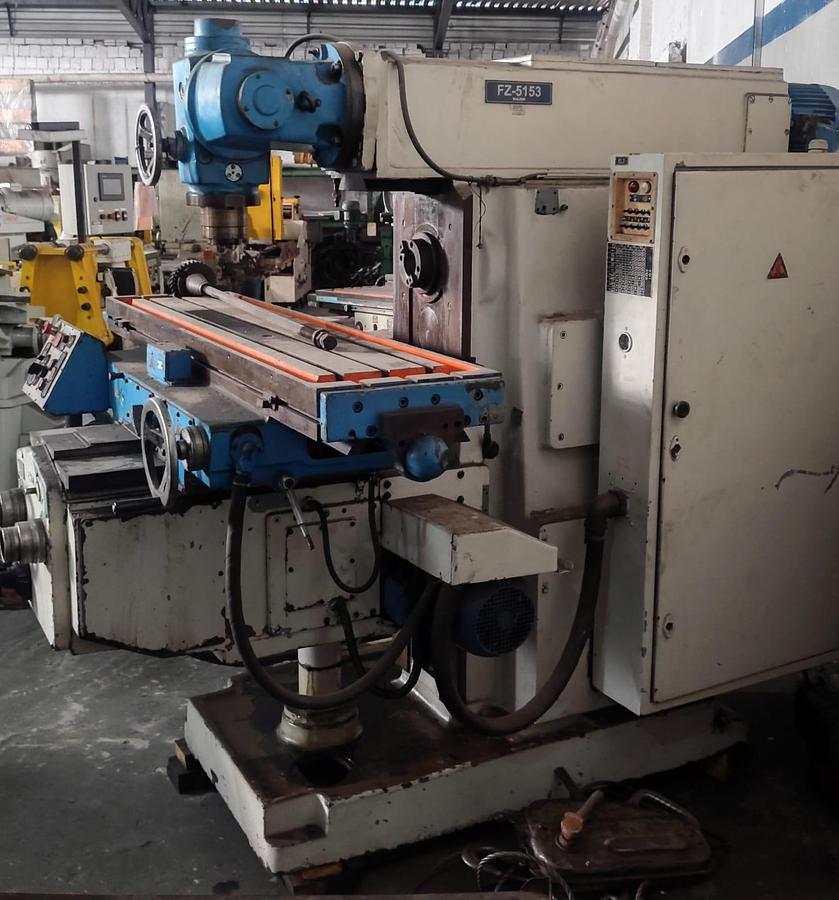 Usado Fresadora Universal Russa 