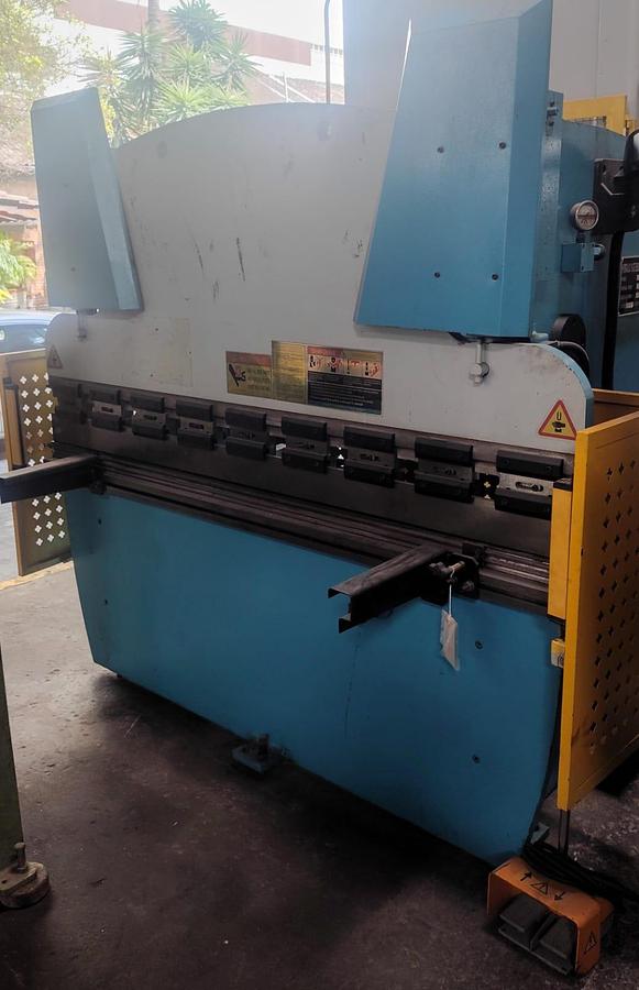 Dobradeira Hidraulica 40 Ton. 2 Mts. X 4 Mm Tornitec