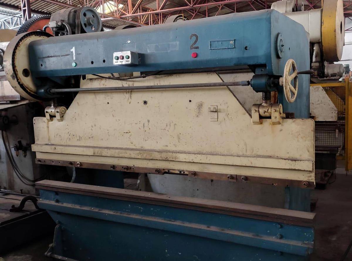 Usado Dobradeira Mecânica Benecke 2500 x 30ton