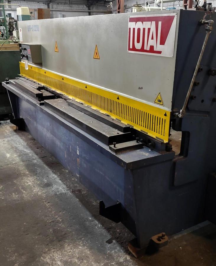 Usado Guilhotina Hidráulica Total GHT-6/3200 CNC