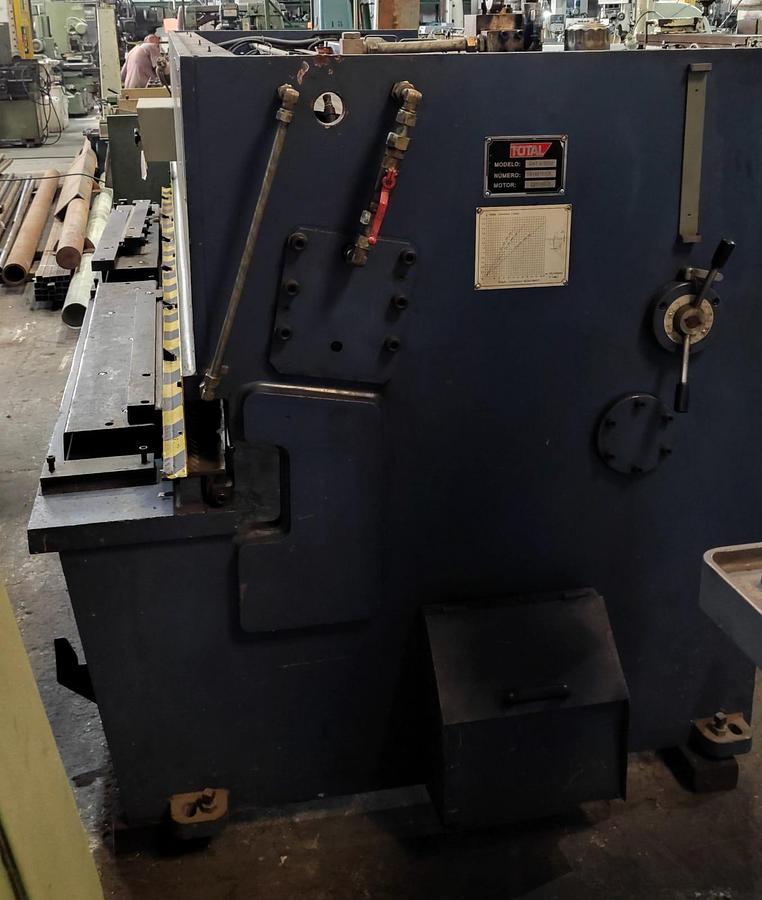Usado Guilhotina Hidráulica Total GHT-6/3200 CNC