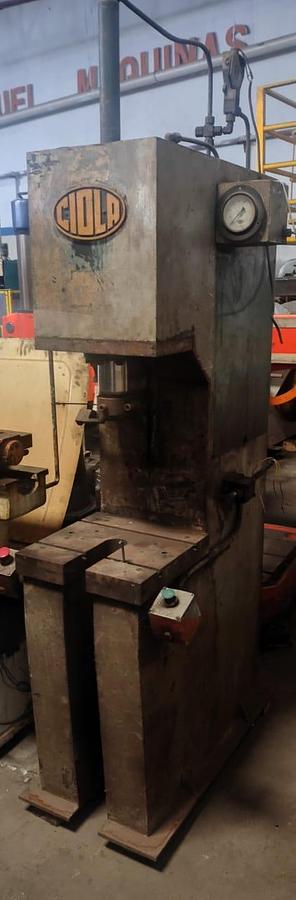 Usado PRENSA HIDRAULICA CIOLA 10Ton